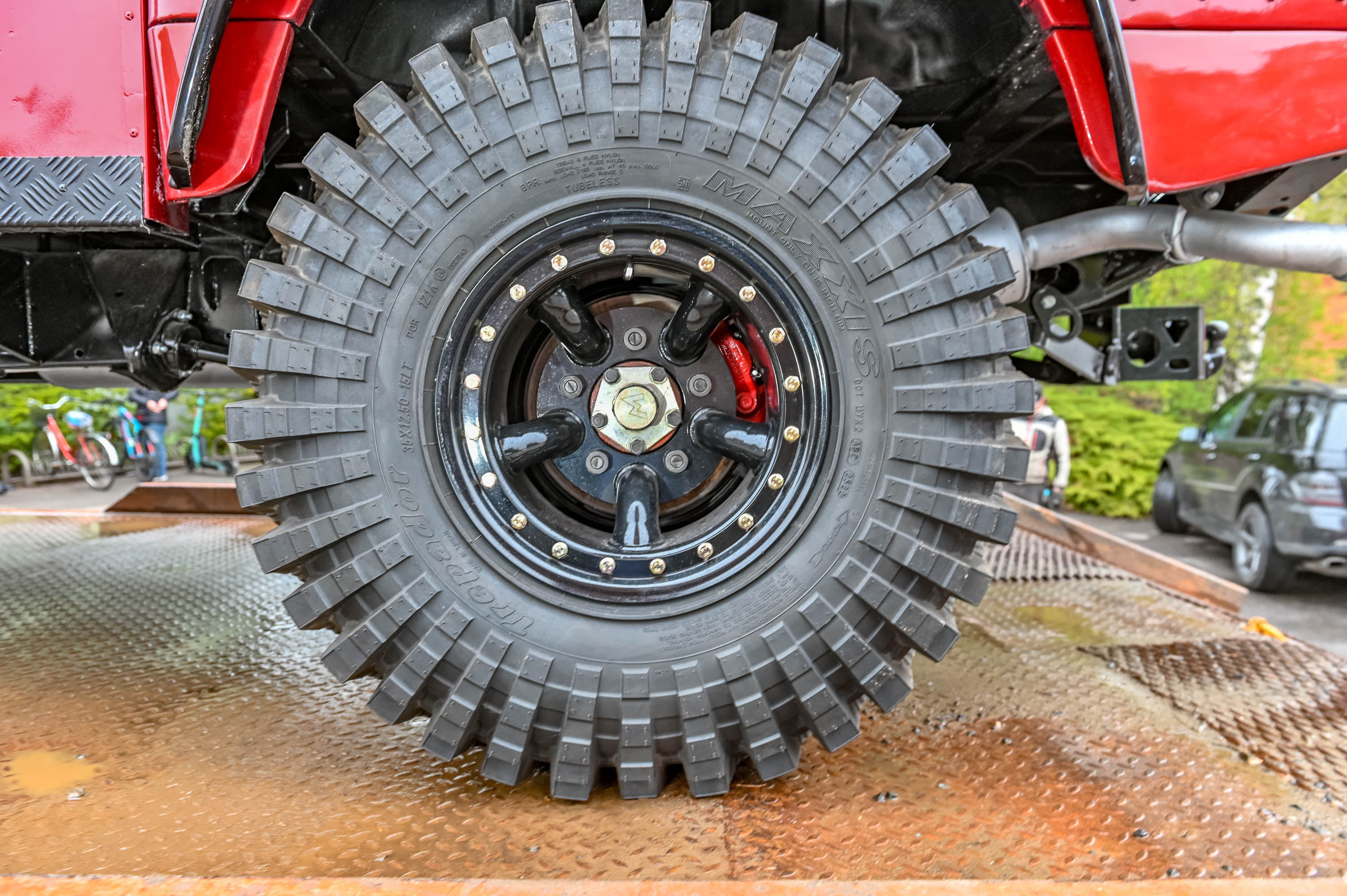 Defender 130 Spectre — Bead-lock Wheel